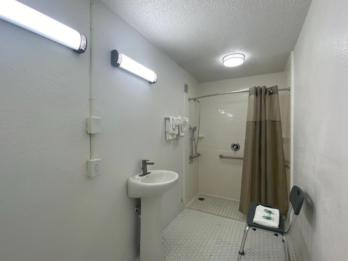 Motel 6 Wilmington, NC - Market Street Kültér fotó